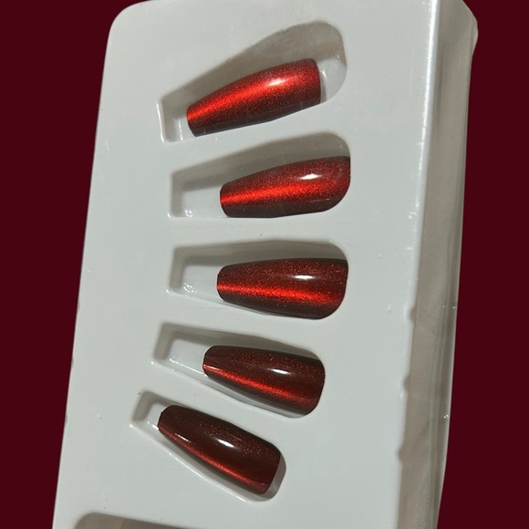 Deep Red Cat Eye False Nails - Picture 3 of 3